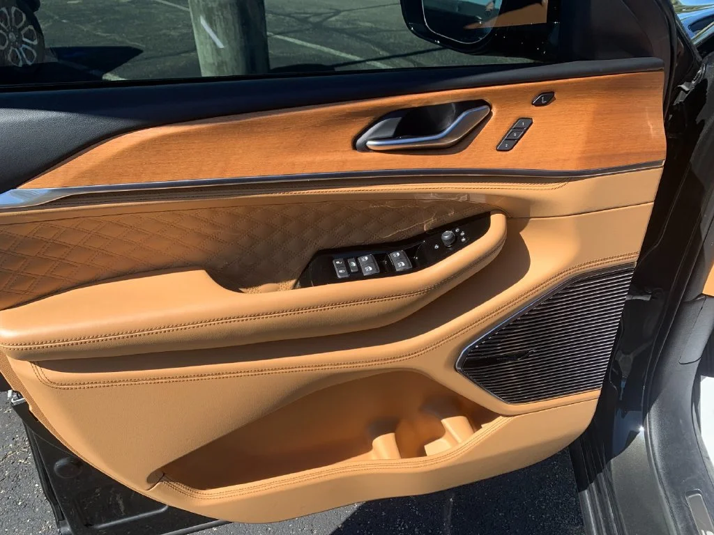 Used 2023  Jeep Summit Reserve image 12