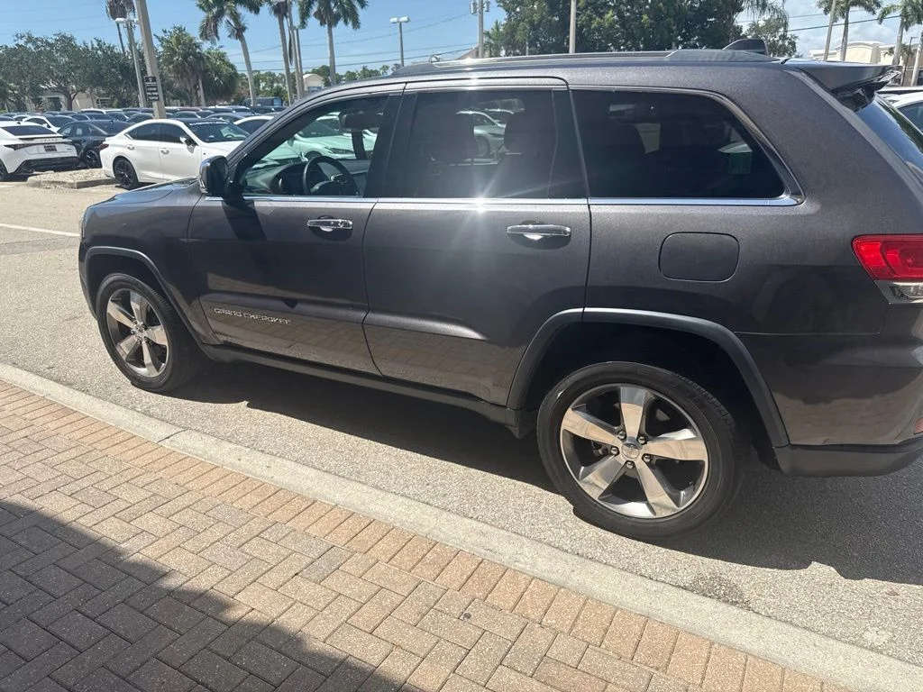 Used 2016 Gray Jeep Limited image 9
