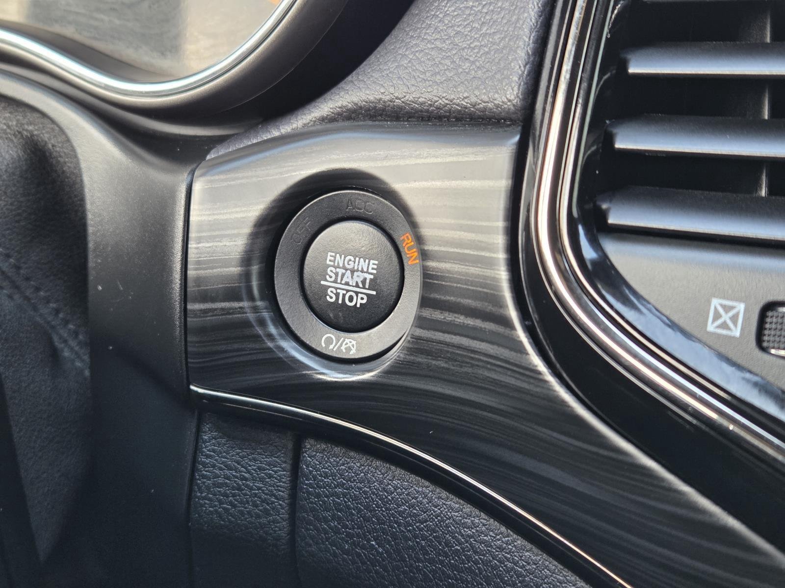 Used 2019 Bright White Clearcoat Jeep Limited X image 24