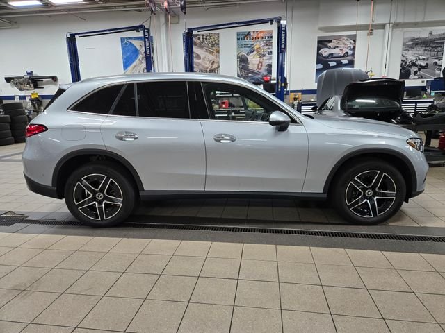 Used 2026  Mercedes-Benz GLC 300 image 2