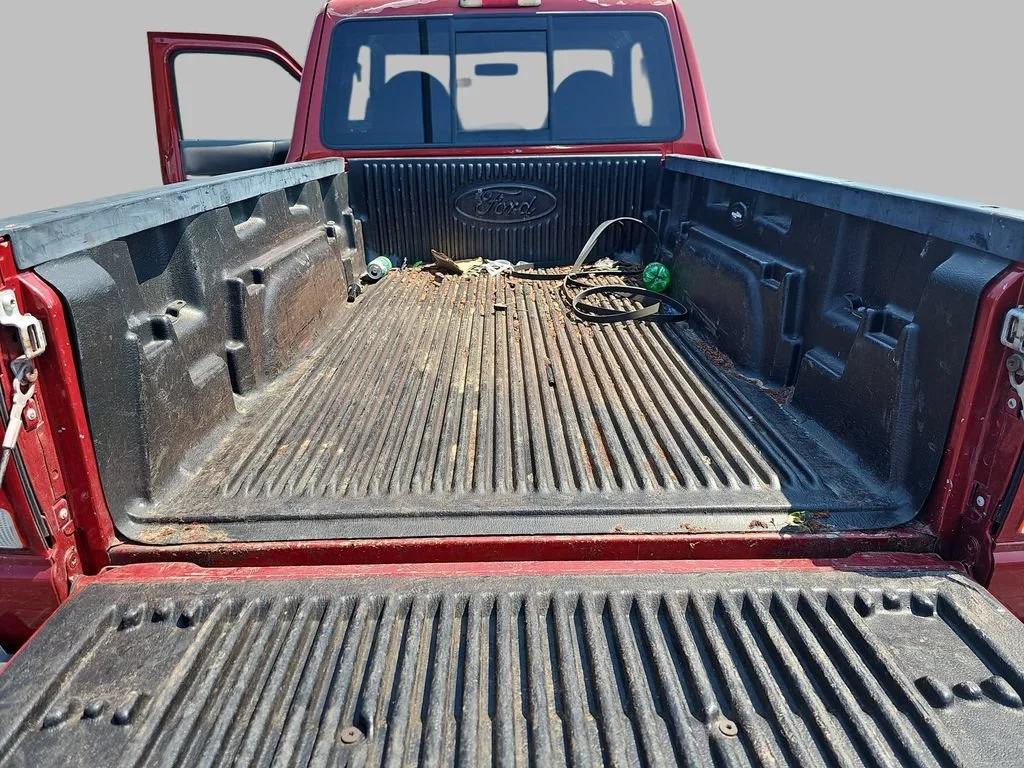 Used 2000 Red Ford XL image 15