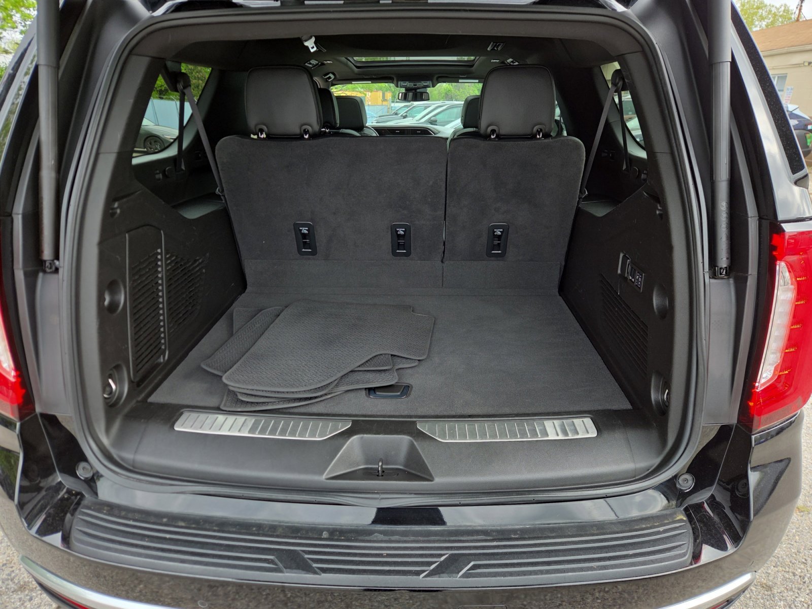 2024 GMC Yukon XL Denali - Photo 17