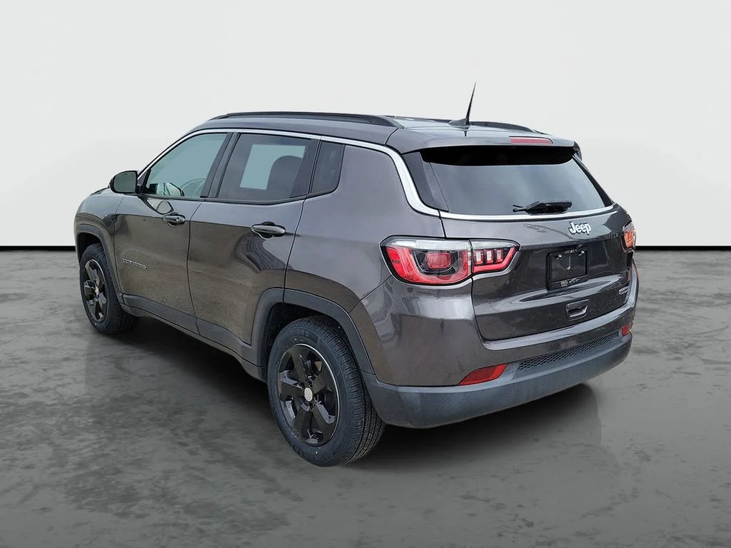 Used 2020 Gray Jeep Latitude image 3