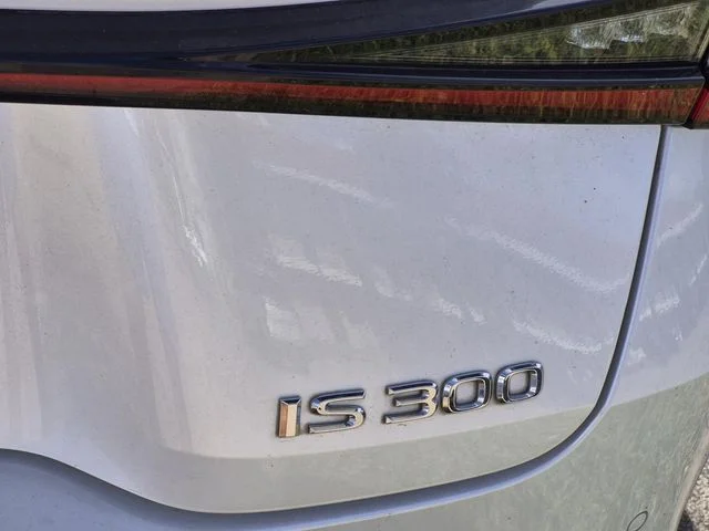 Used 2022 Eminent White Pearl Lexus 300 image 5