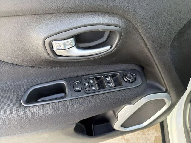Used 2021 White Jeep Latitude image 15