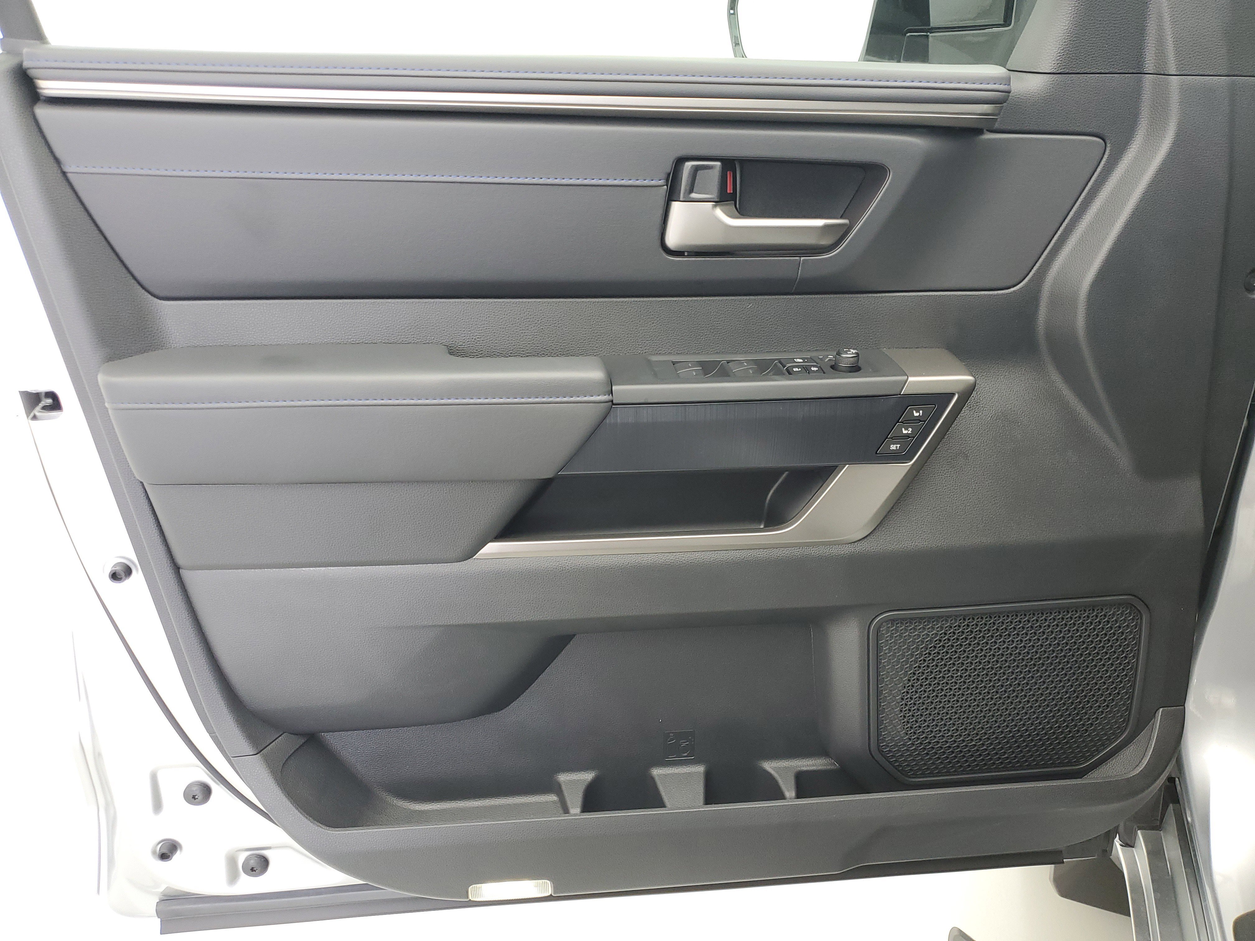 New 2026 Celestial Silver Metallic Toyota  Platinum image 19