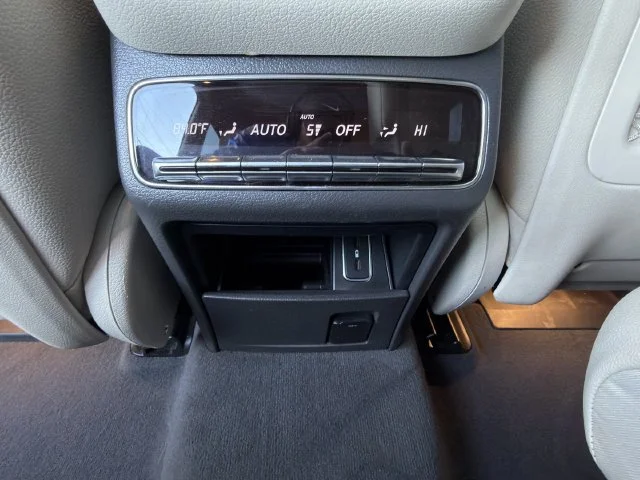 Used 2020 Gray Mercedes-Benz 4MATIC® image 30