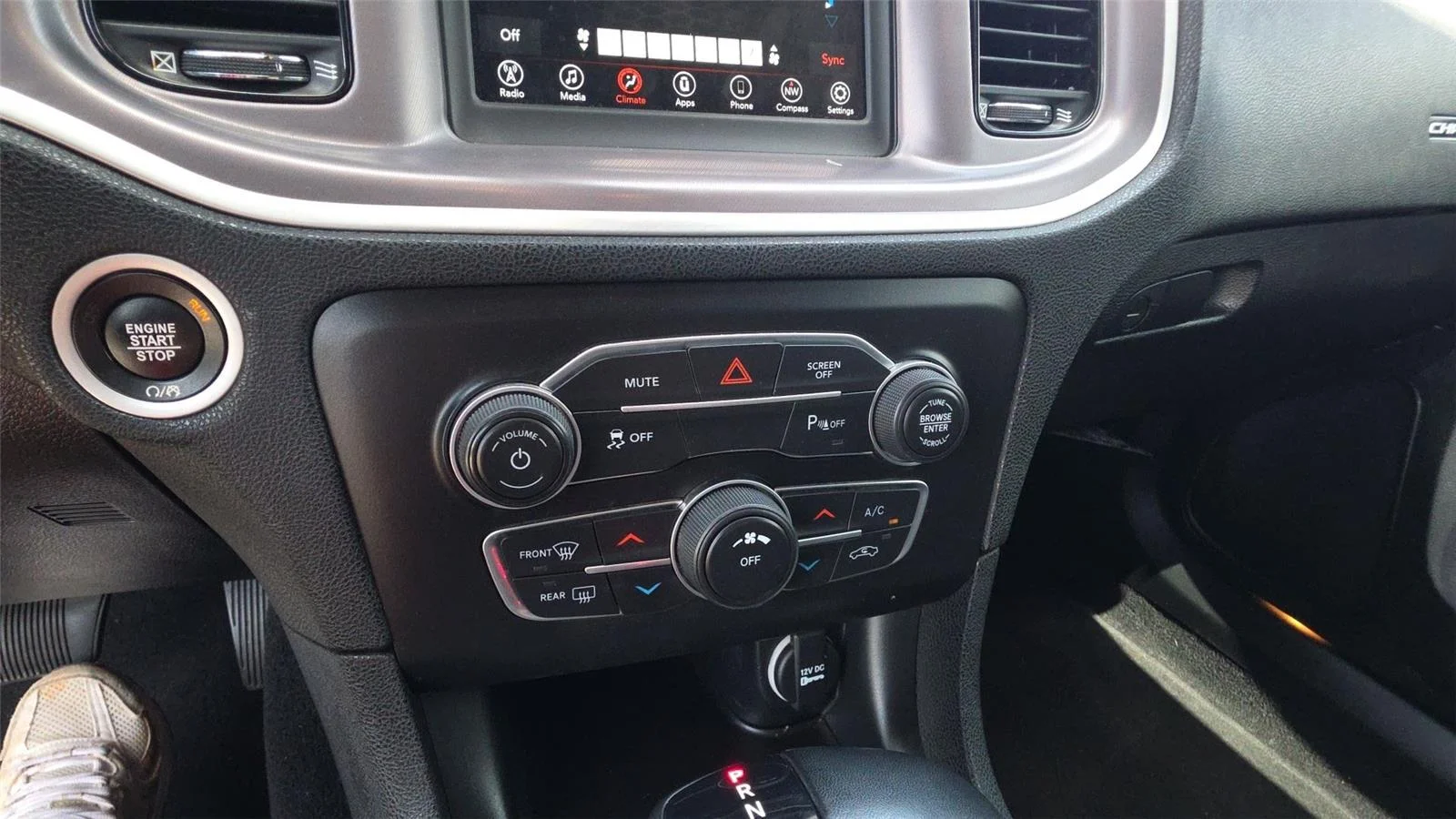 Used 2022 Granite Pearlcoat Dodge SXT image 18