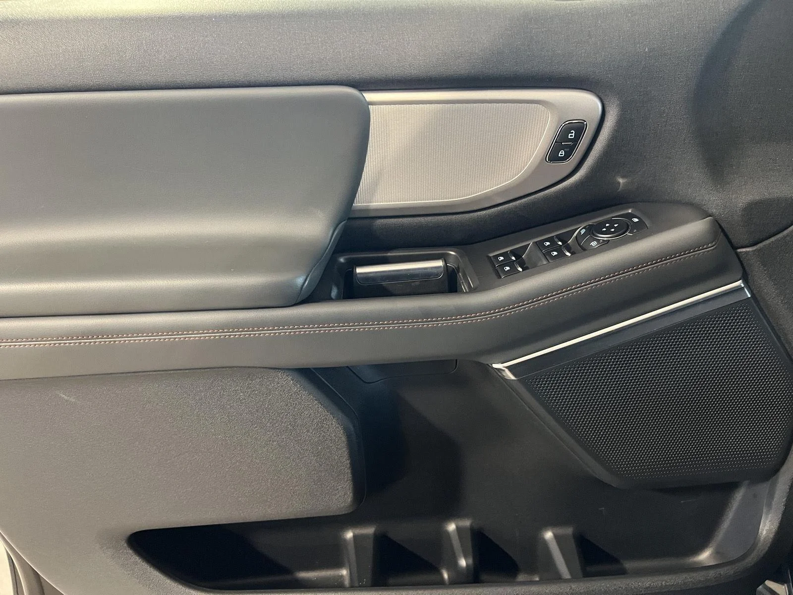 Used 2025 Agate Black Ford Active image 28