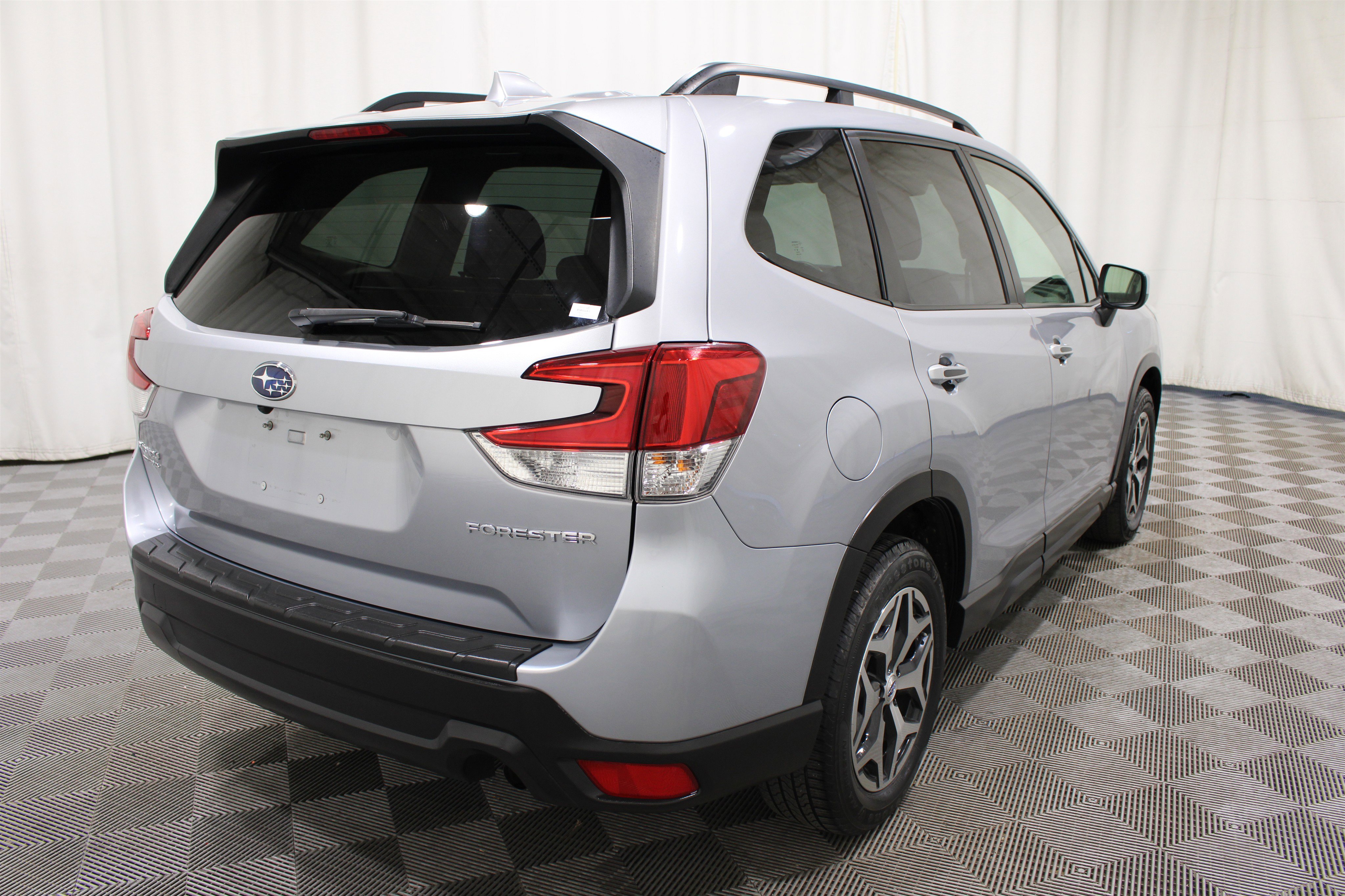 Used 2020 Ice Silver Metallic Subaru Premium image 30