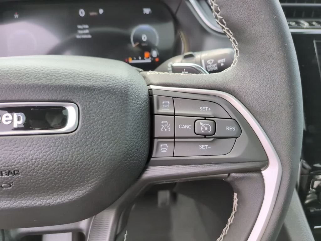 New 2026 Diamond Black Crystal Pearlcoat Jeep Laredo X image 21