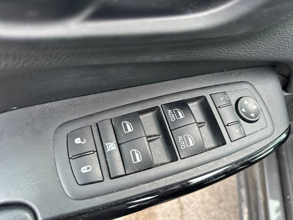 Used 2019 Gray Jeep Latitude Plus image 7