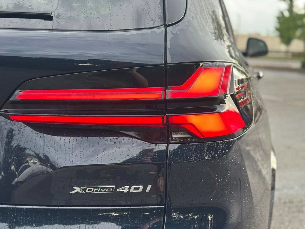 New 2026 Carbon Black Metallic BMW xDrive40i image 12