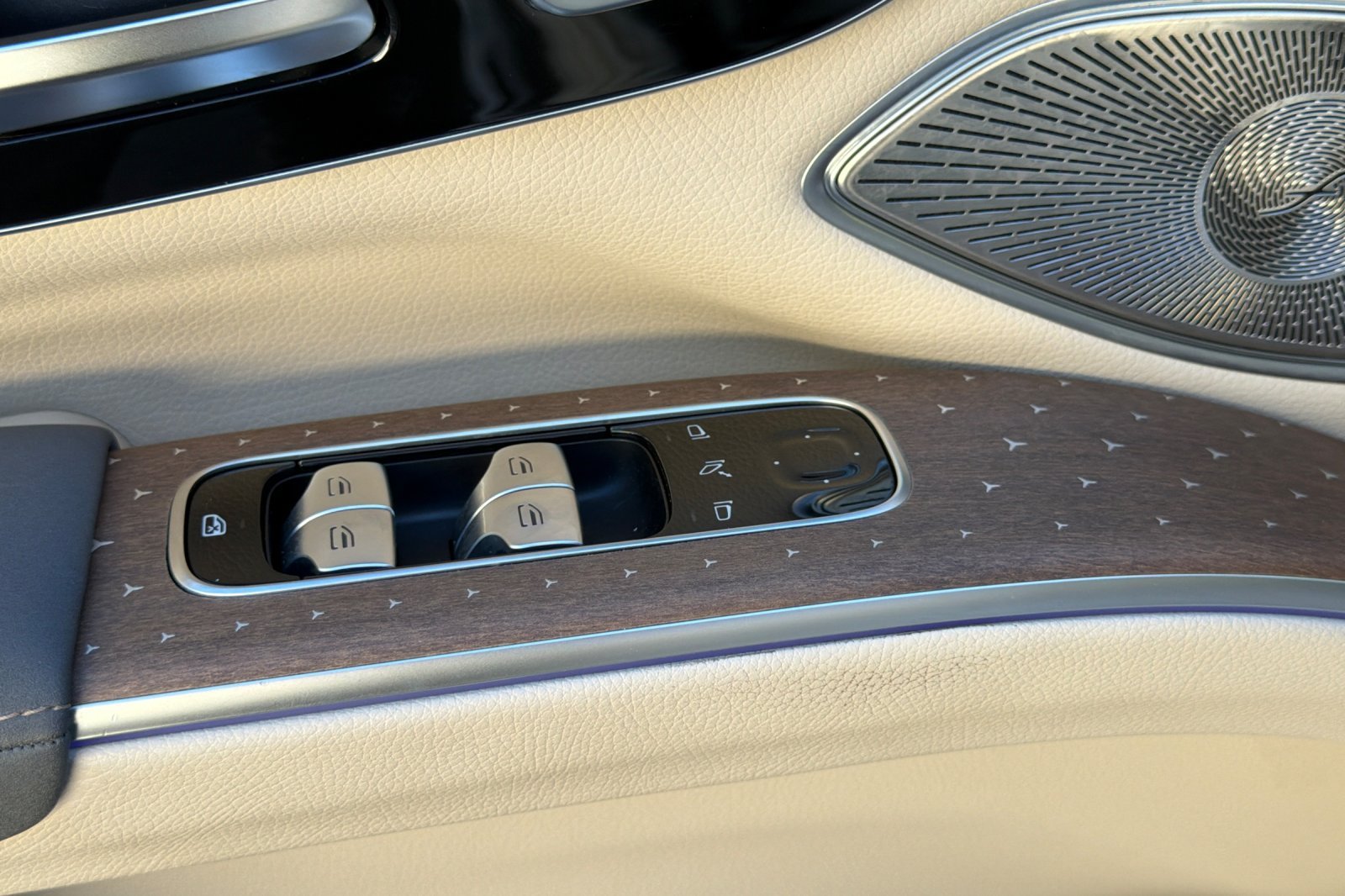 Certified Used 2023 White Mercedes-Benz 450 image 28