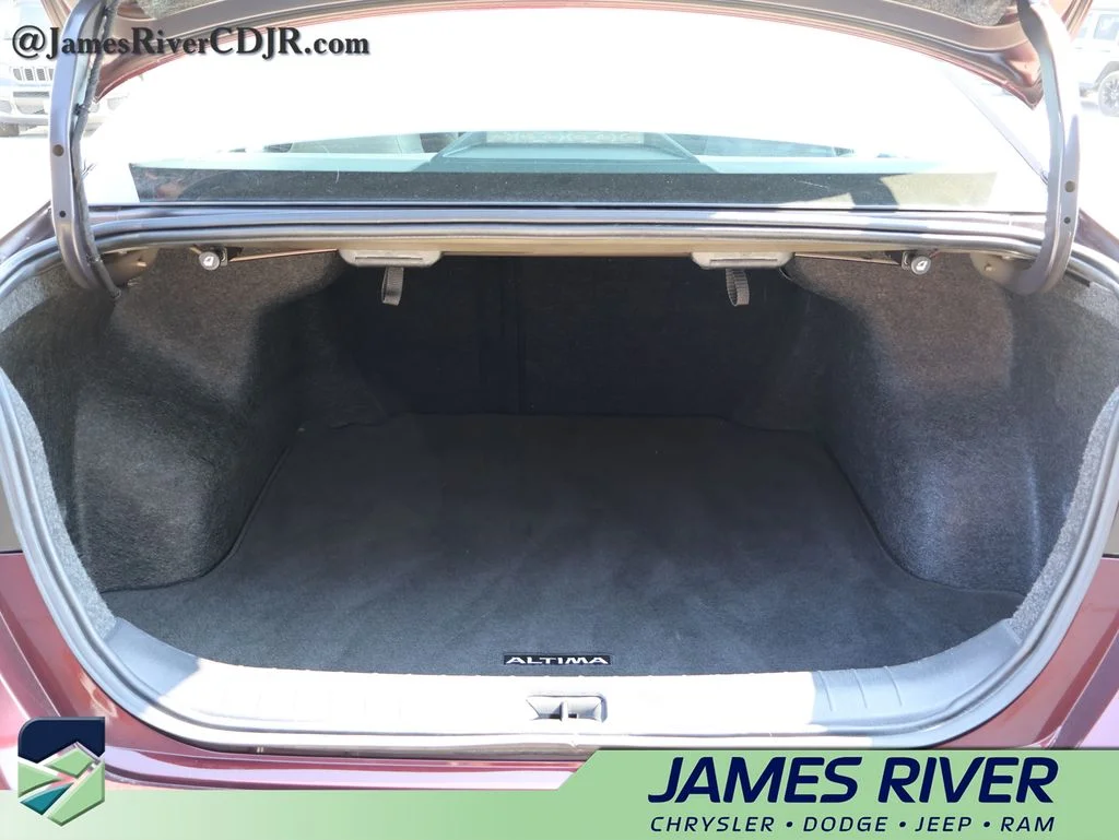 Used 2025 Red Nissan 2.5 SV image 14