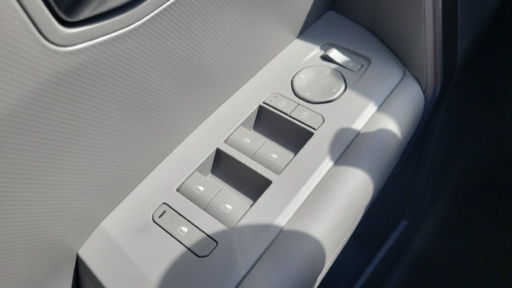 New 2027 Snow White Pearl Kia S image 18