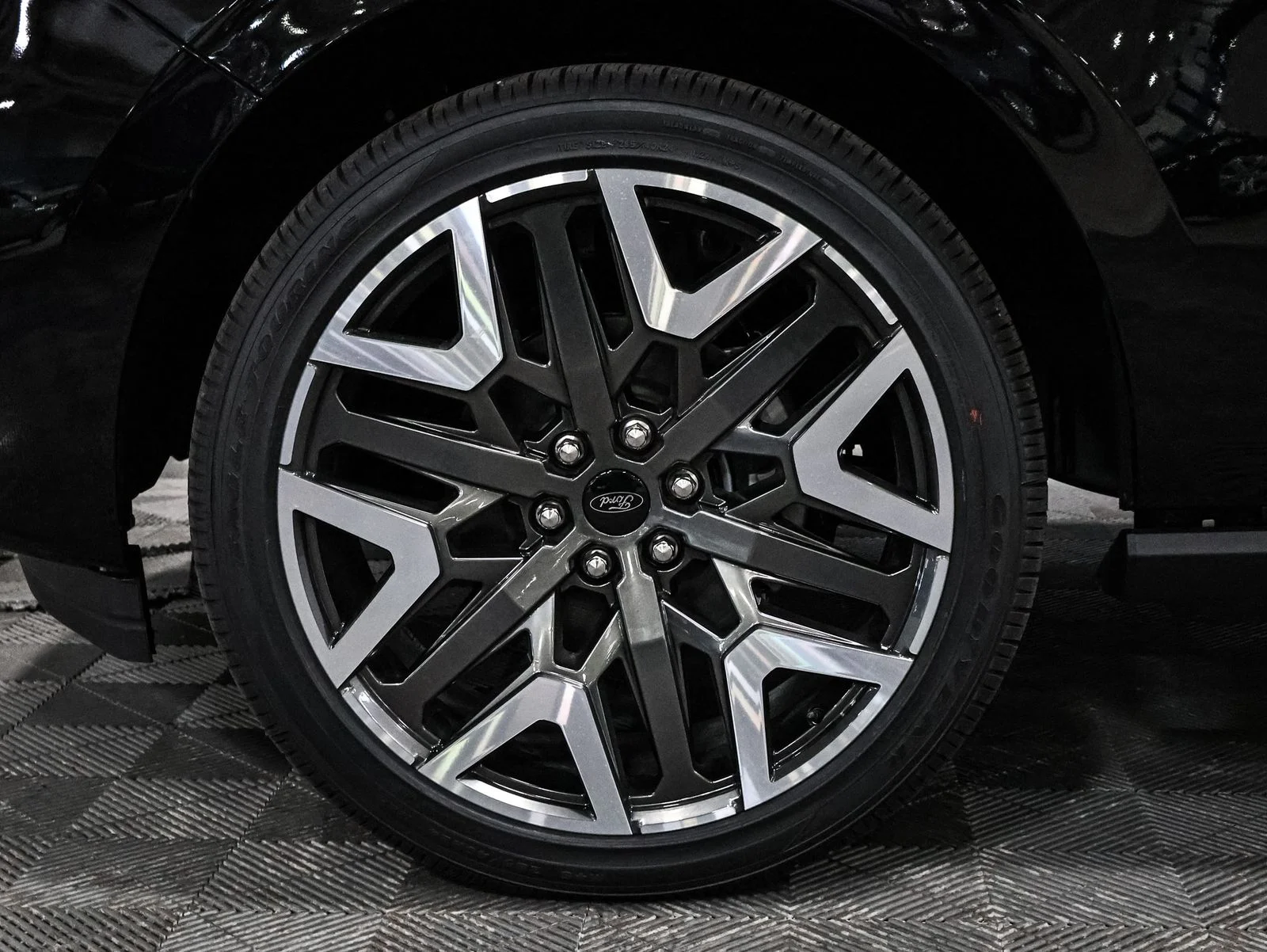 New 2026 Agate Black Metallic Ford MAX Platinum® image 21