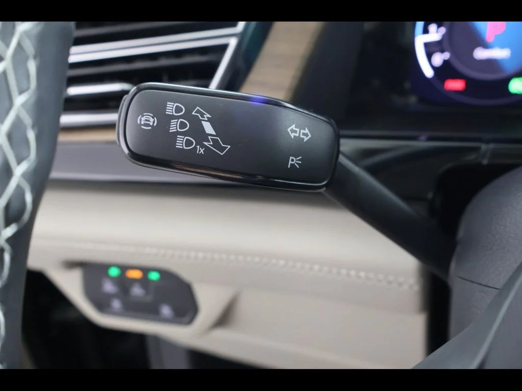 New 2026 Black Volkswagen 2.0T SE image 25