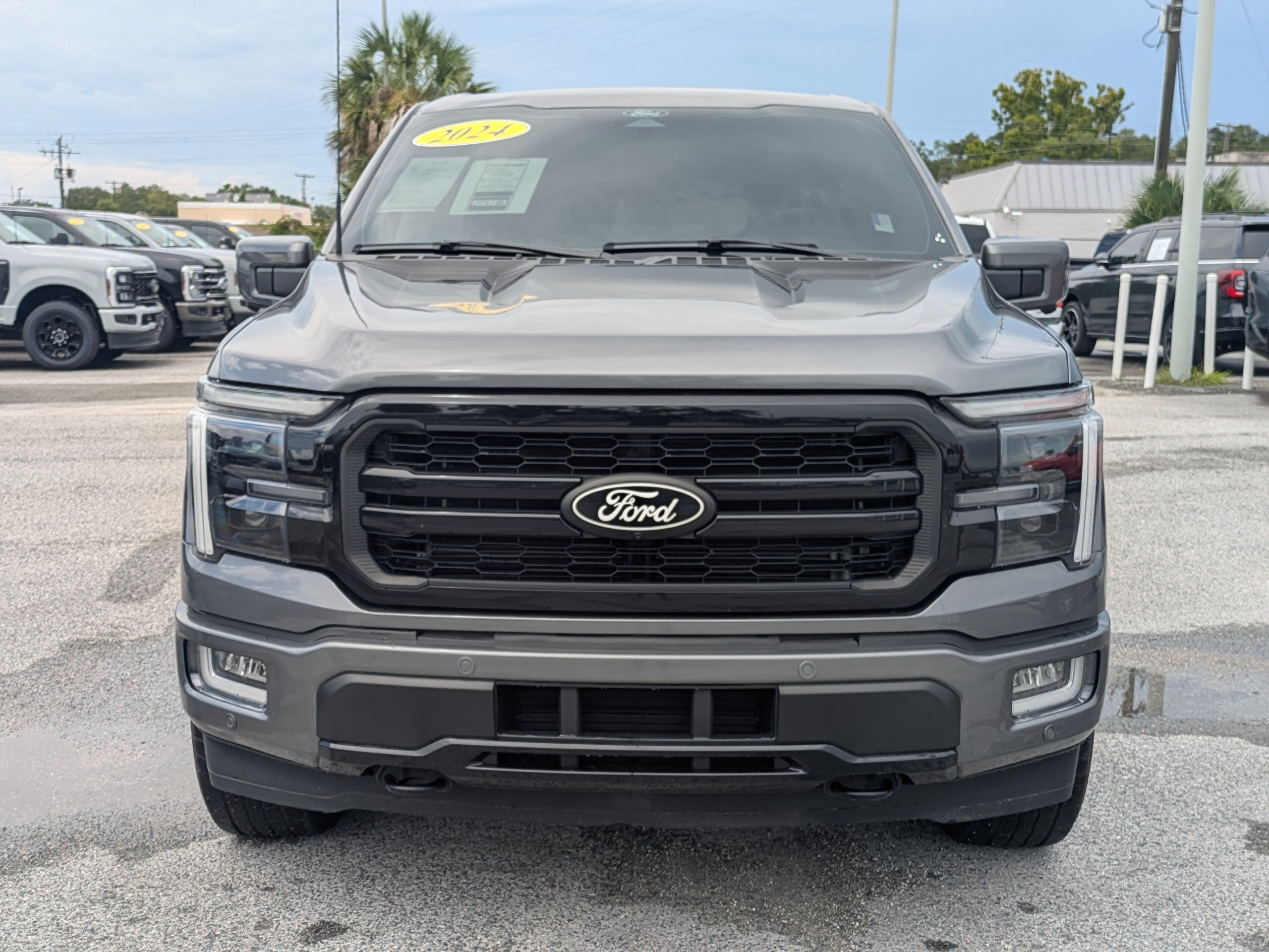 Used 2024  Ford LARIAT image 9