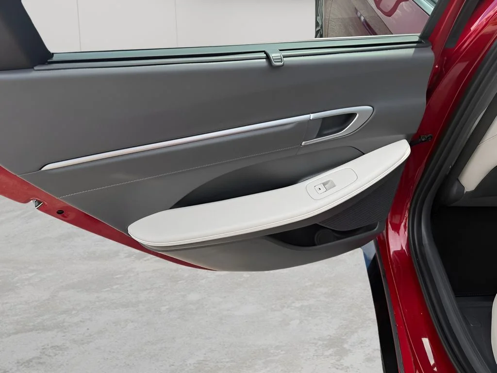 Used 2024 Ultimate red Hyundai Limited image 9