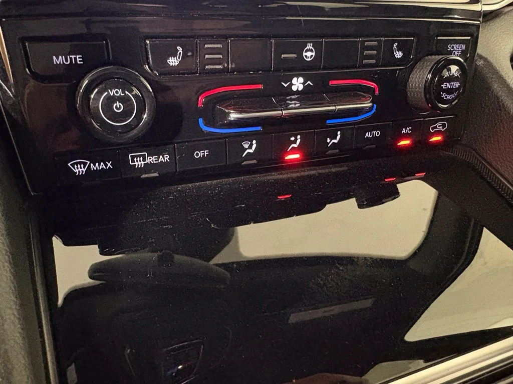 Used 2024 White Jeep 4xe image 31