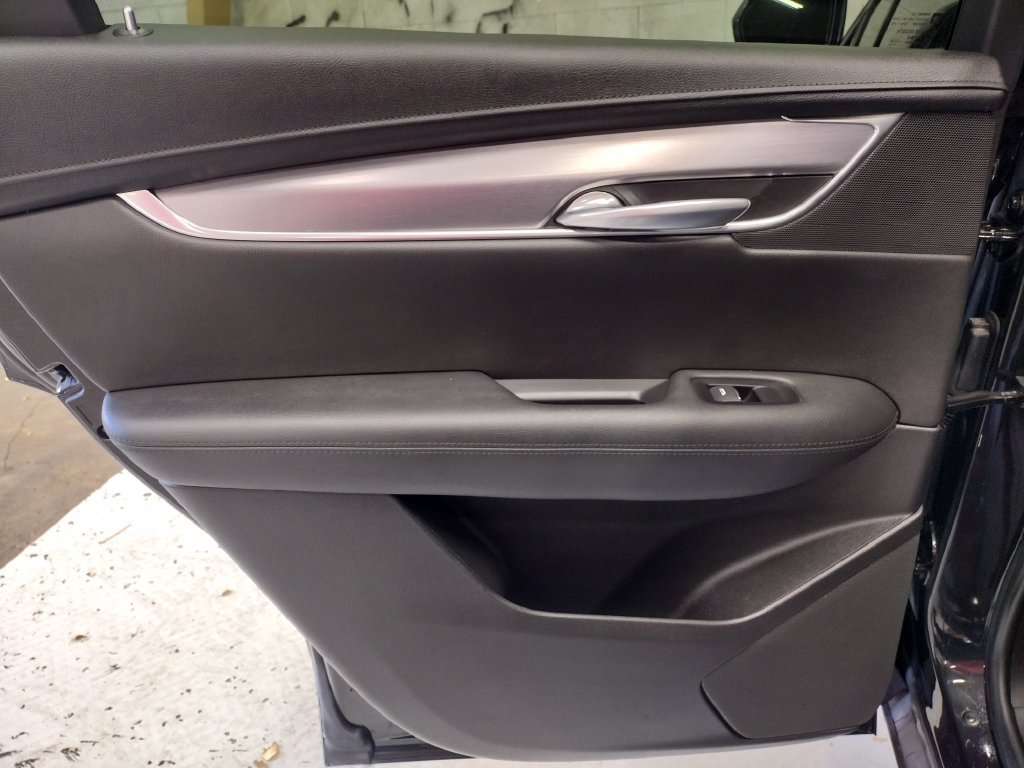 Used 2019  Cadillac Luxury image 18