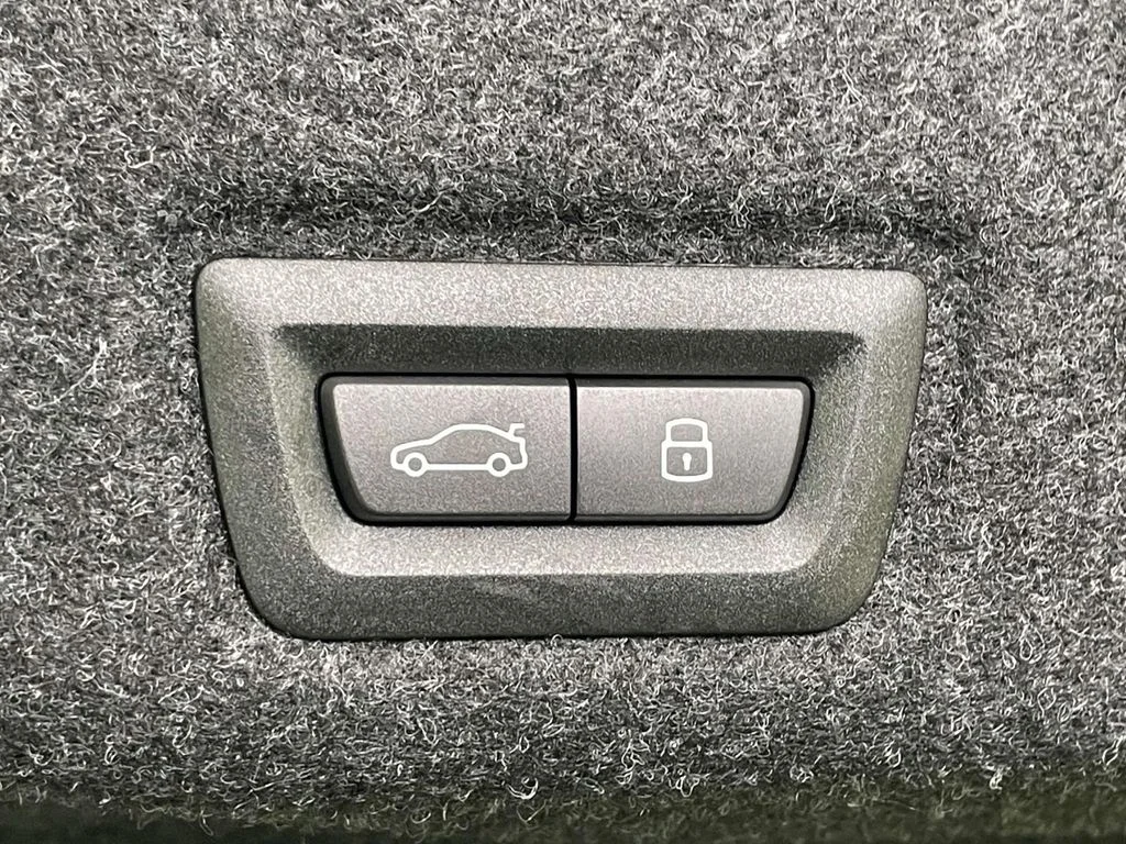New 2026 White BMW xDrive40 image 18