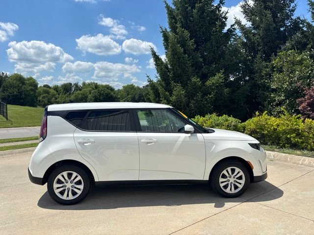 Used 2024 White Kia LX image 5