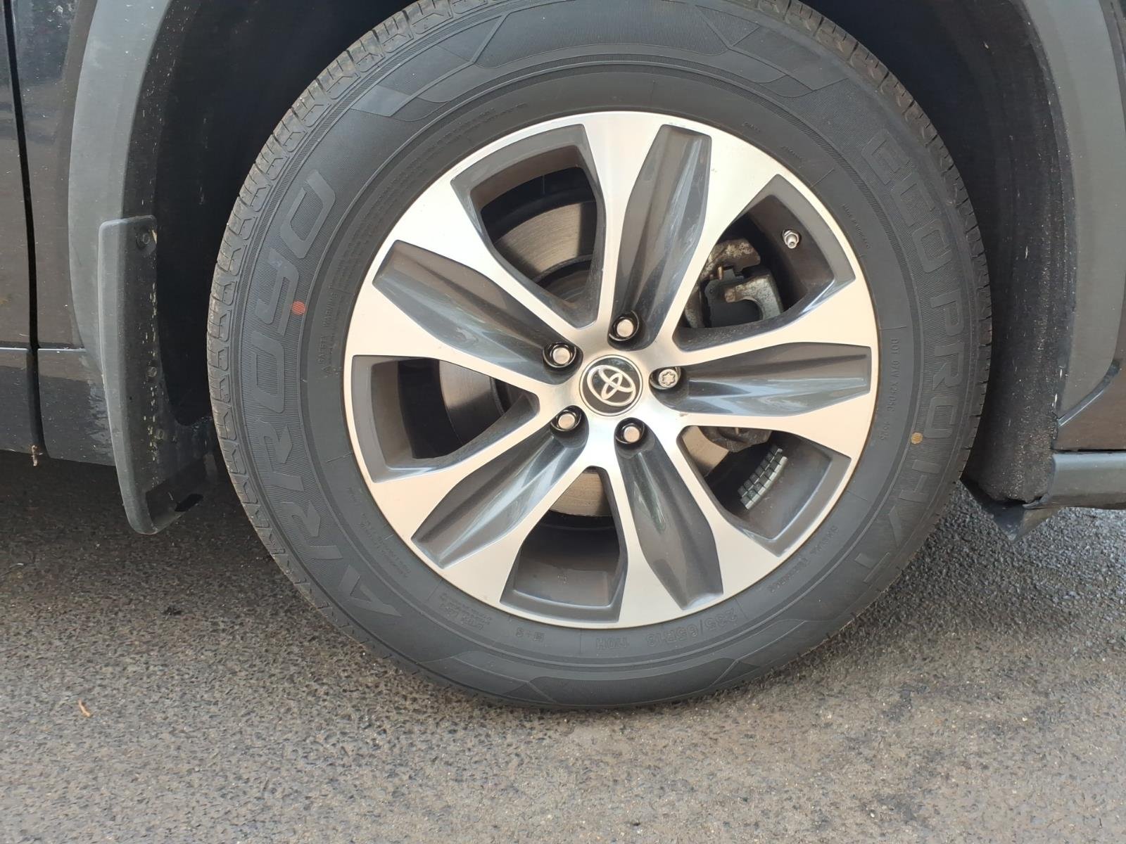 Used 2023 Midnight Black Metallic Toyota XLE image 5