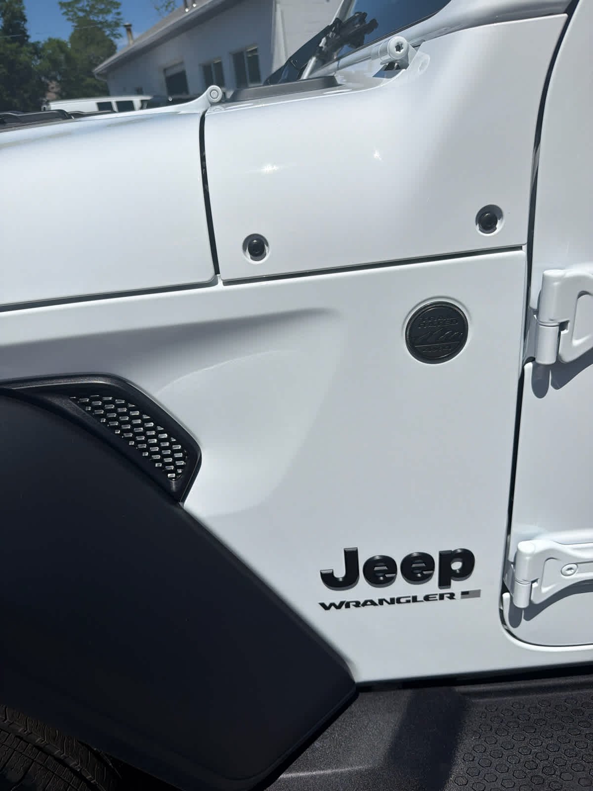 New 2026 Bright White Clear-Coat Exterior Paint Jeep Sport S image 10