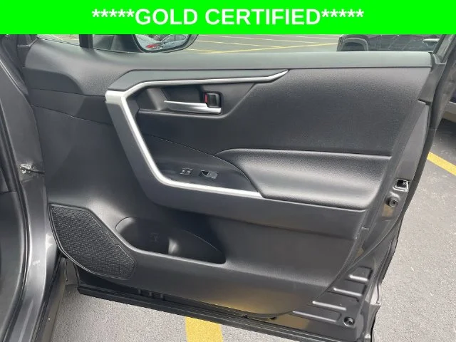 2025 Toyota RAV4 XLE - Photo 40
