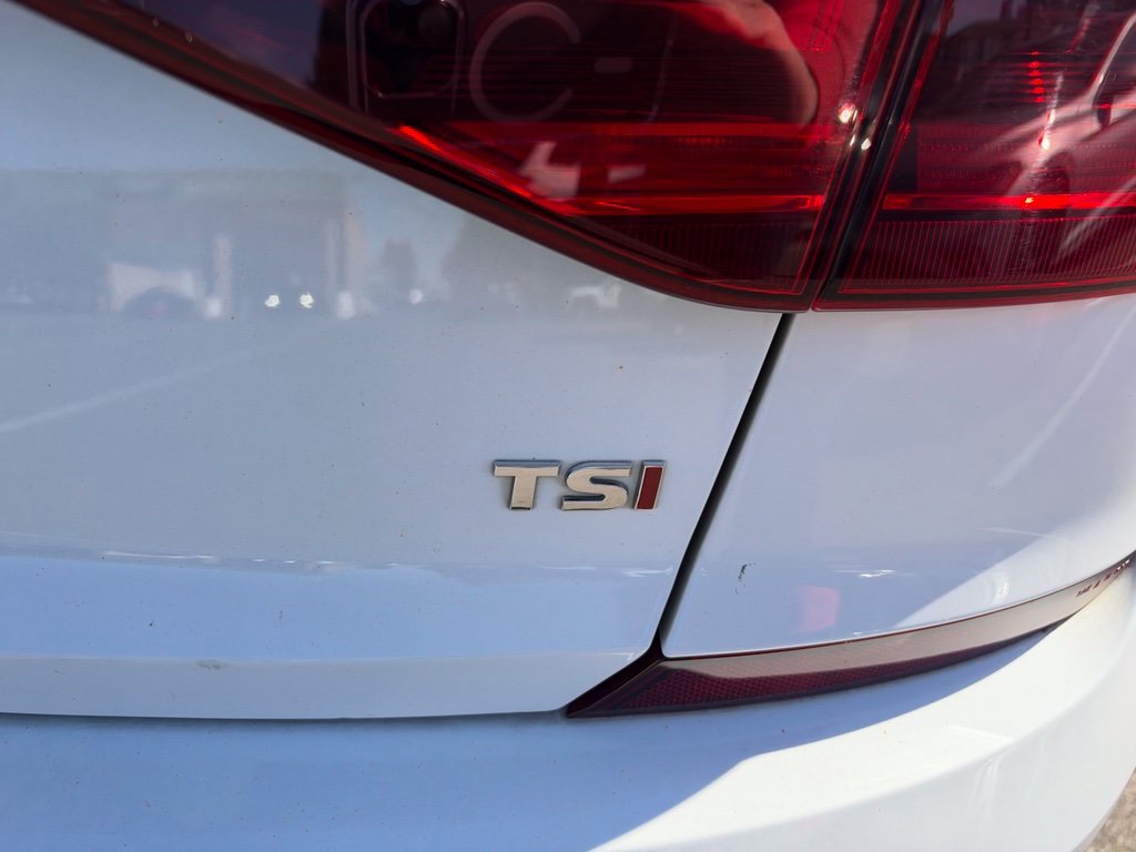 Used 2018 White Volkswagen 2.0T SE image 6