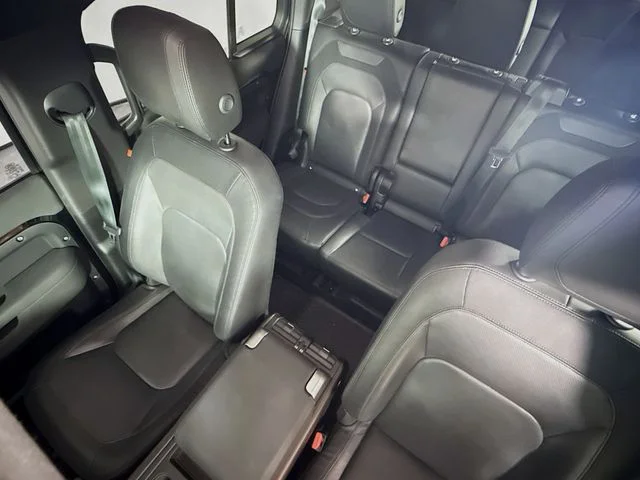 Used 2023 Black Land Rover X-Dynamic SE image 14