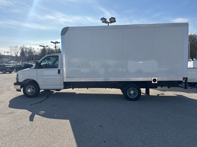 New 2025 Summit White Chevrolet 2WT image 3
