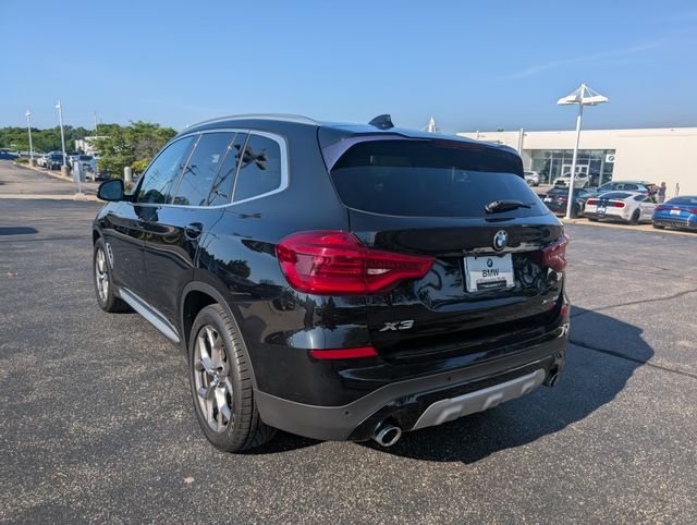 Used 2021 Black Sapphire Metallic BMW xDrive30i image 2