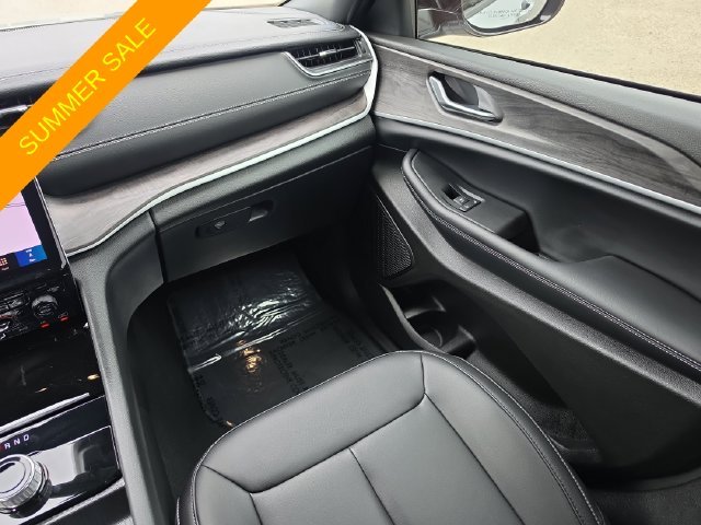 Certified Used 2025 Silver Jeep Limited image 11