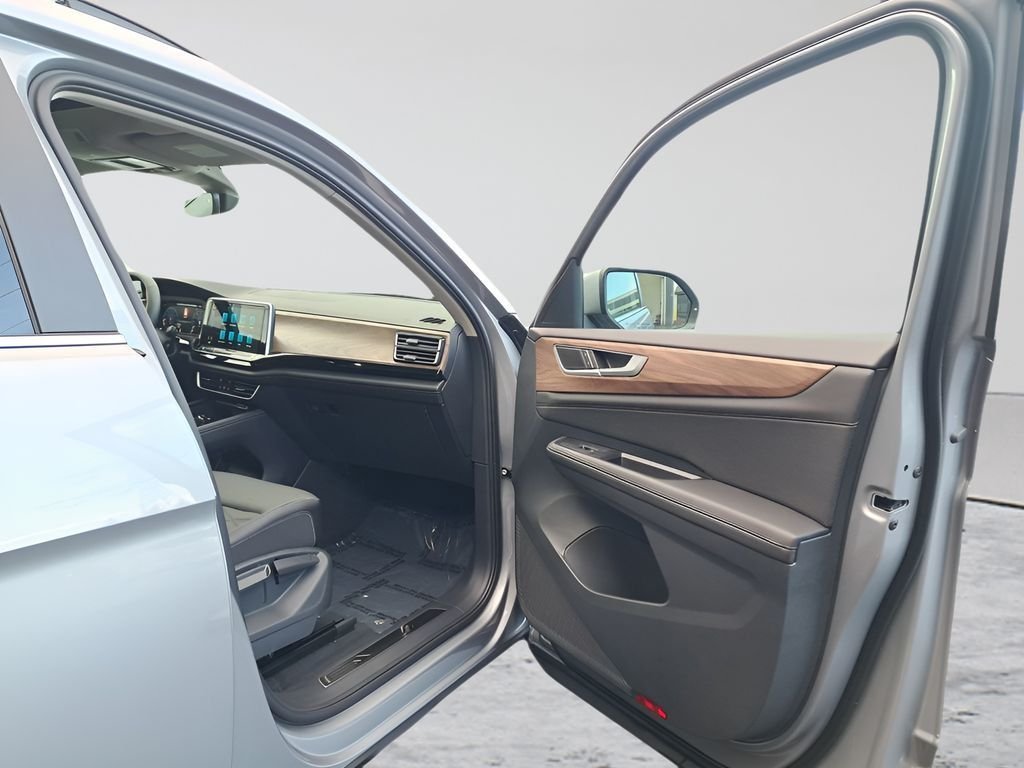 New 2026 Silver Volkswagen 2.0T SE w/Technology image 29