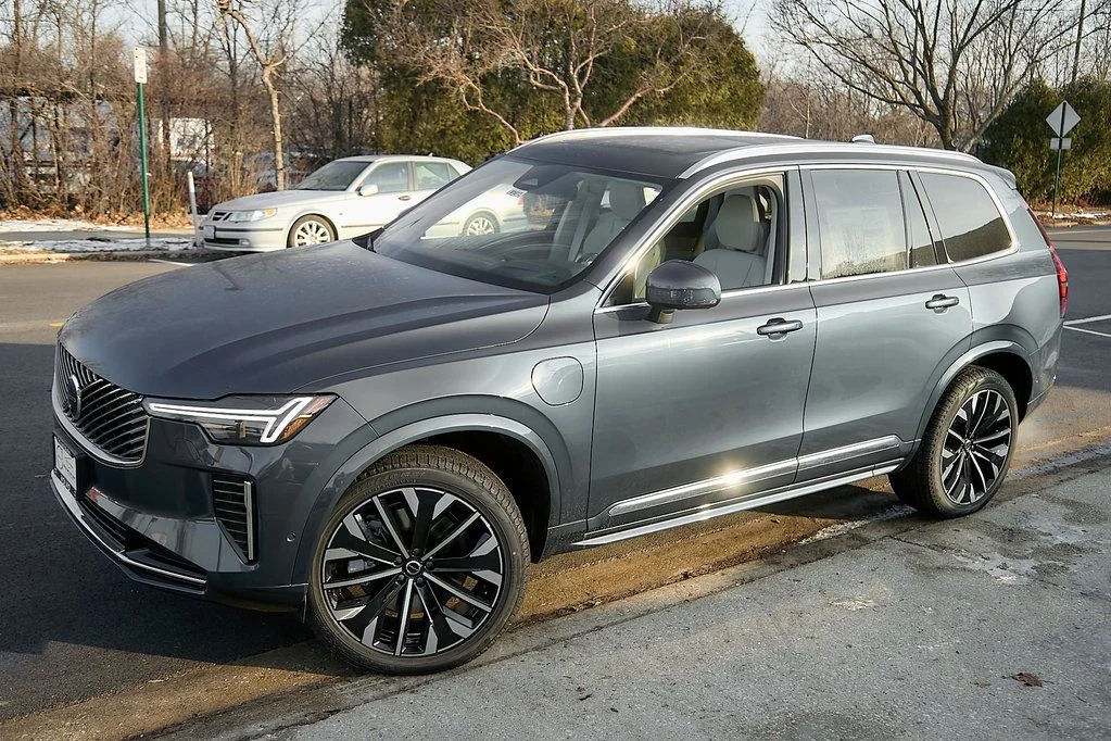 New 2026 Denim Blue Volvo Ultra image 3
