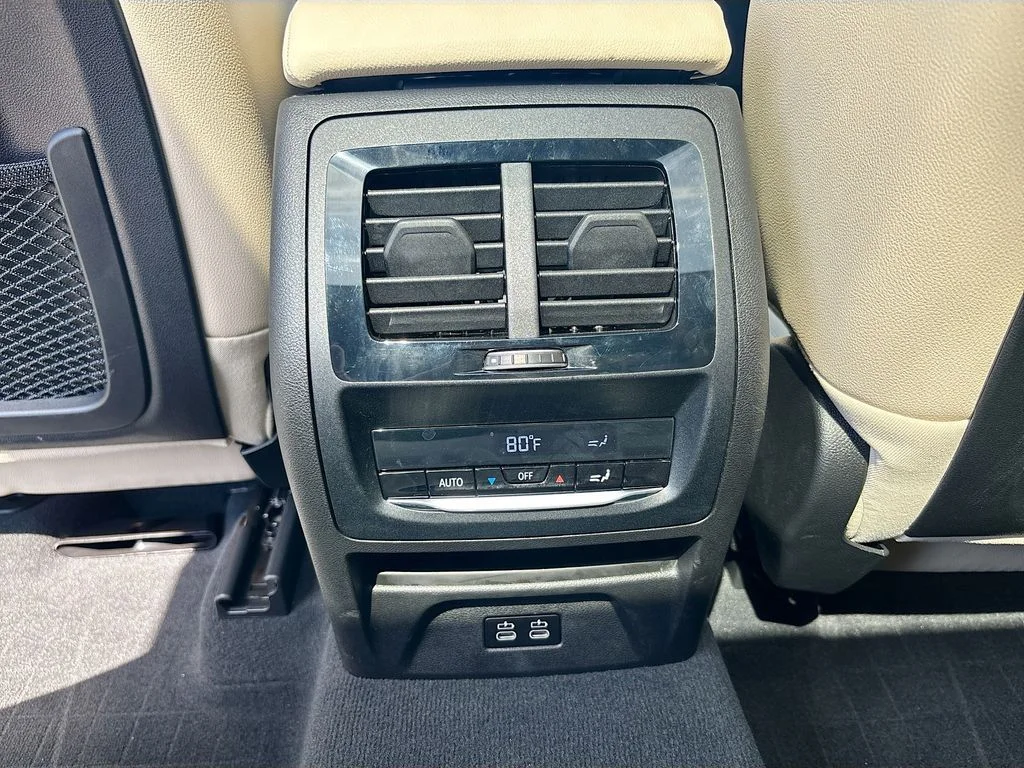 Used 2024 Jet Black BMW sDrive30i image 17