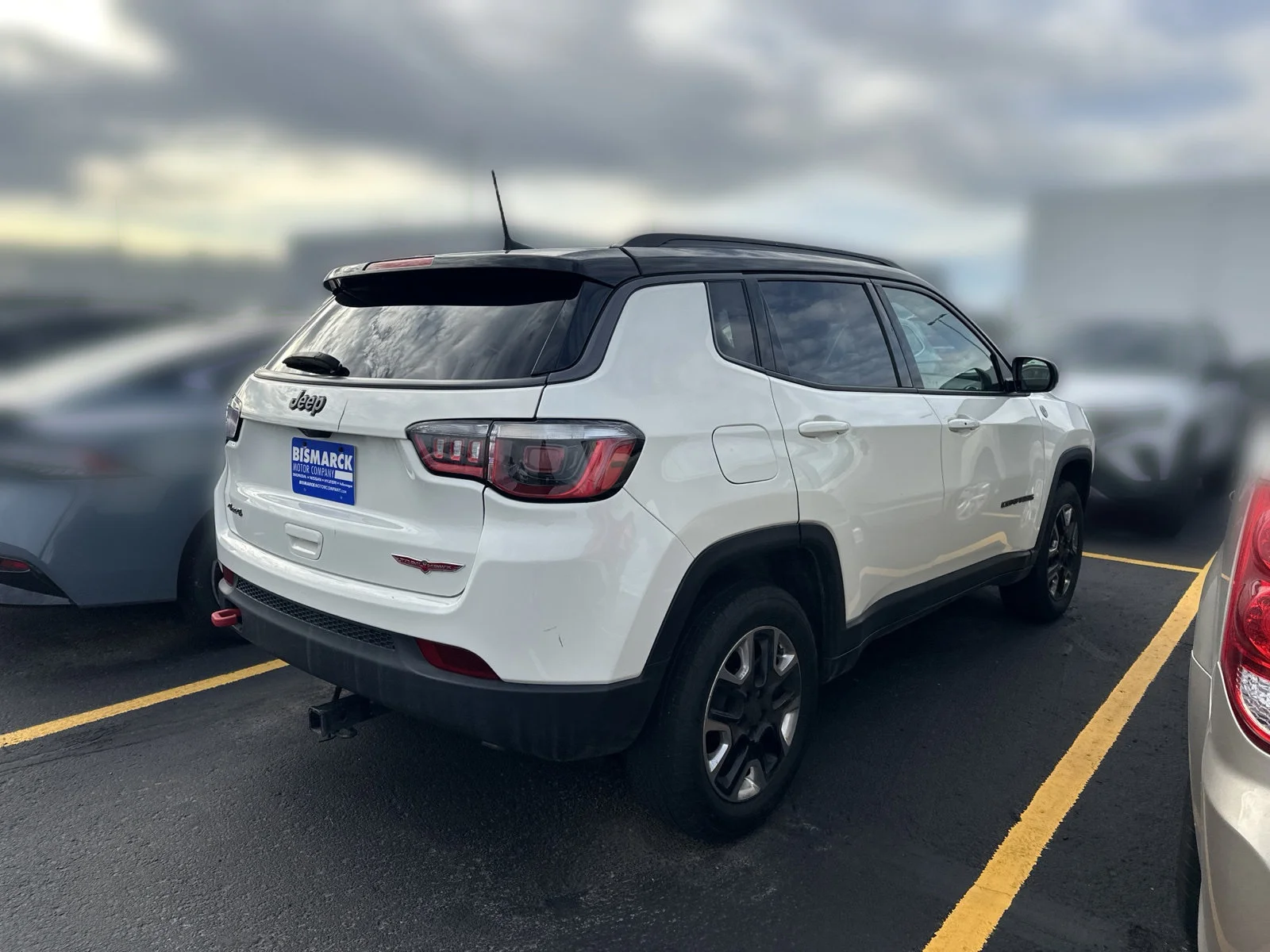 Used 2018 White Jeep Trailhawk image 3