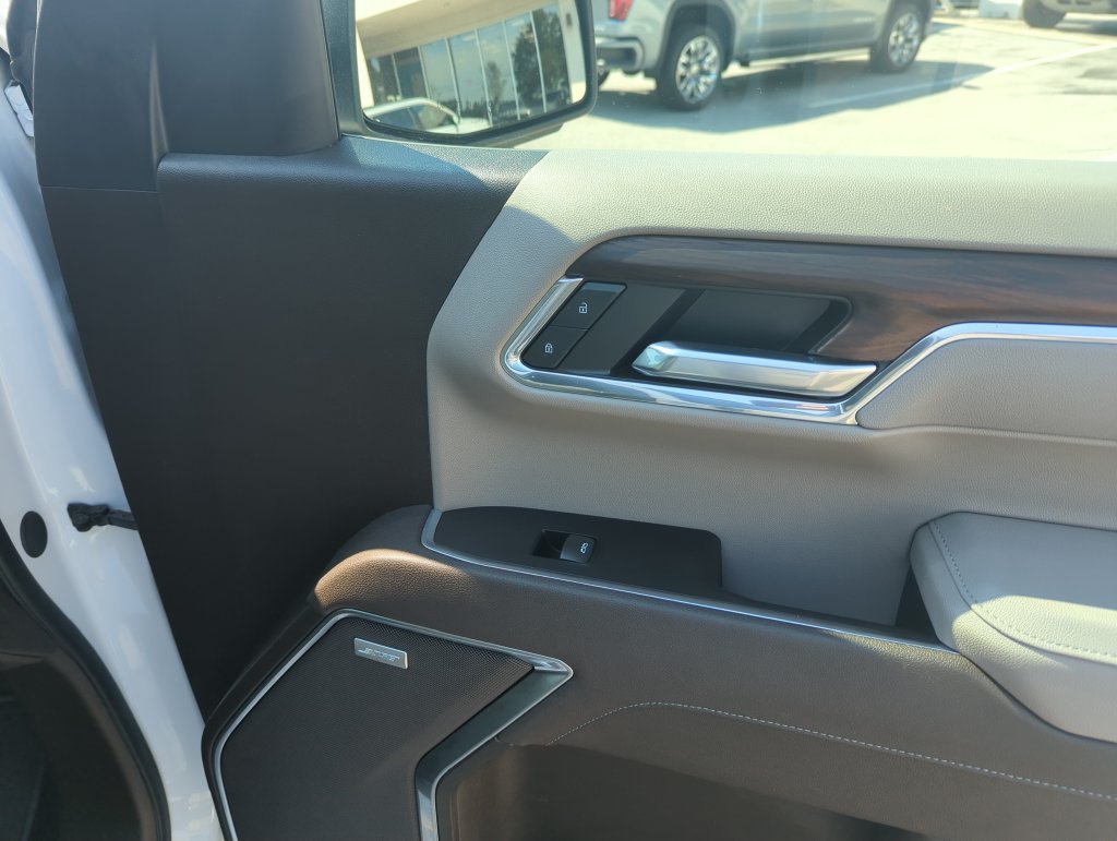 Used 2025 White GMC SLT image 33
