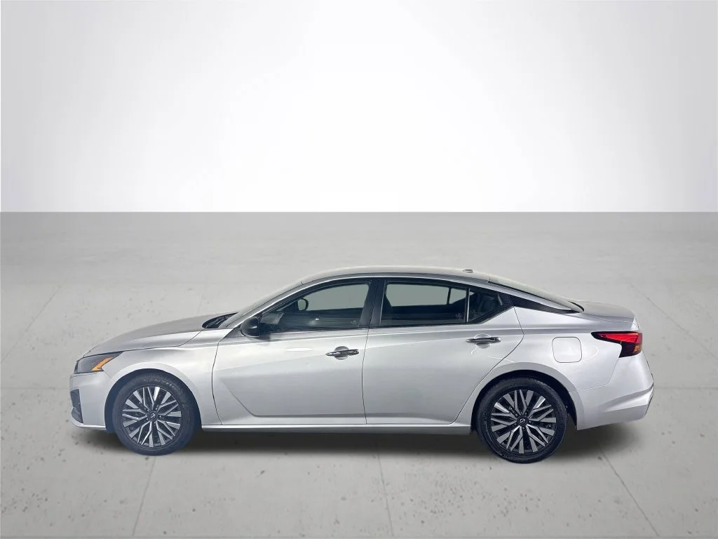 Used 2024 Silver Nissan 2.5 SV image 9