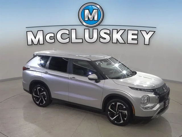Used 2024 Silver Mitsubishi SE image 26