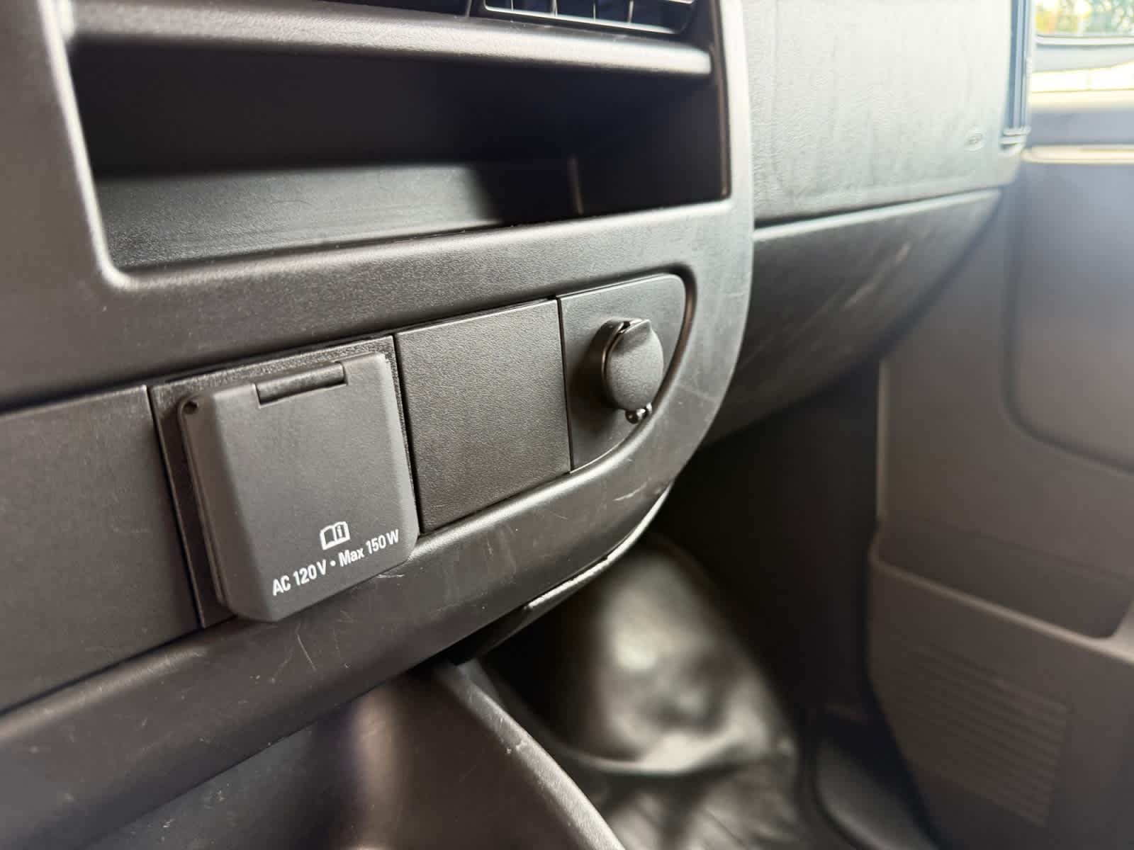 Used 2025 Summit White GMC  image 29