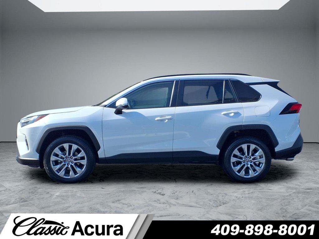 Used 2024 Wind Chill Pearl Toyota XLE Premium image 7