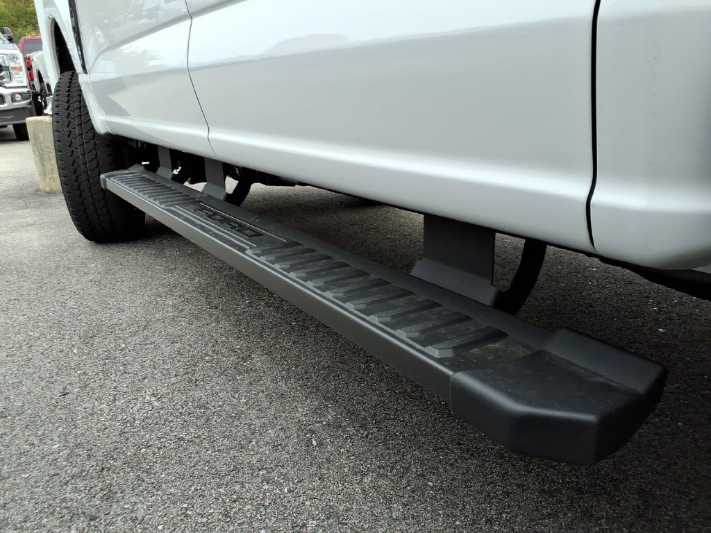 New 2027 Oxford White Ford F-250® XLT image 7