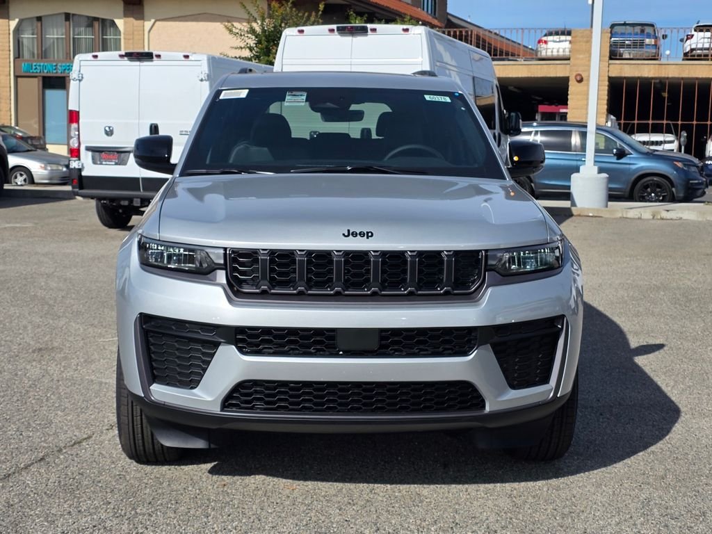 New 2026 Silver Zynith Exterior Paint Jeep Altitude image 2