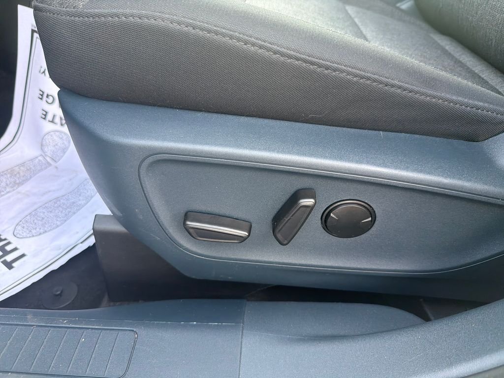 Used 2024 Green Ford XLT image 4