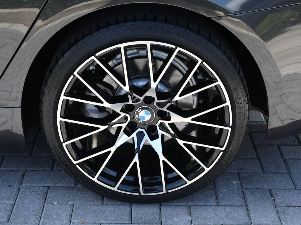 Used 2021 Gray BMW 530i xDrive image 46
