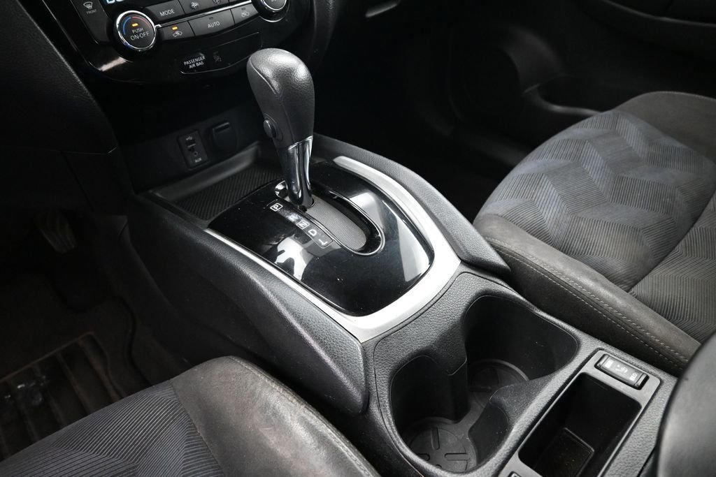 Used 2015 Gray Nissan SV image 23